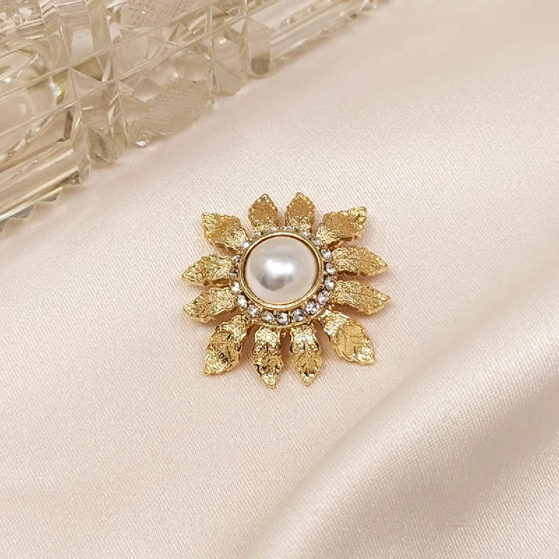 minimalist link brooch for women -Sunflower 50s brooch : Pearl and Gold